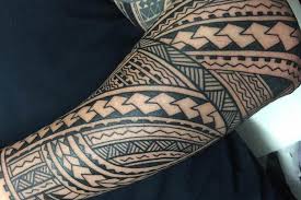 Modern tribal tattoos have a crisp appearance with large thick lines that emphasize the muscles on the body. These Symbolic Tribal Tattoos Are The Way To Go Livinghours