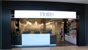 Im centrally located in mississauga near square one mall (7mins. Fiorio Square One
