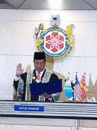Prašome slinkite žemyn ir spustelėkite, kad pamatytumėte kiekvieną iš jų. Tahniah Dato Haji Haris Bin Kasim Di Atas Pelantikan Sebagai Datuk Bandar Majlis Bandaraya Shah Alam Mbsa Yang Ke 8 Selamat Menjalankan Tugas Malaysian Association Of Local Authorities
