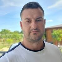 8 "Daniel Vint" profiles