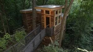 Pete nelson is an amazing man who builds the best tree houses on the planet he is nice cool and funny but his imagination might run a little wild, but he will gladly build a tree house for you. Treehouse Master Pete Nelson On The Business Of Building In The Trees