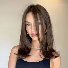 Millie Humphries's Instagram, Twitter & Facebook