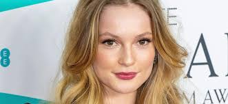 Bridgerton' Star Hannah Dodd In Leggy Beach Dress Is A '10/10'