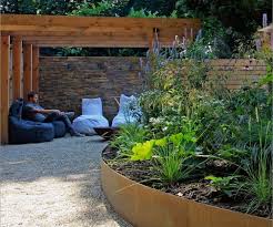 Garten Stutzmauer Aus Stahl Ein Modernes Funktionales Und Langlebiges Gestaltungselement Urban Garden Design Gartenarchitektur Kleine Garten