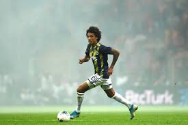 The most perfect being ever to have walked the earth. Lyon Sd Juninho Keeping An Eye On Luiz Gustavo Fenerbahce Get French Football News