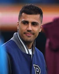 BREAKING: Rodri has started running and is reportedly set to make a  comeback this season. 🏃🏻🔜 He's months ahead of his recovery schedule. ⏳  📰 Source: SunSport #MCFC #mancity