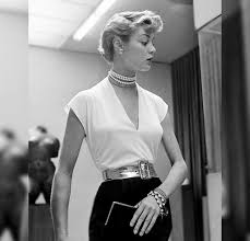 Hairstyles rage into style and then fade out to become a slightly different version. Short Vintage Hair Trend Style Ideas Bobby Pin Blog Vintage Hair And Makeup Tips And Tutorials