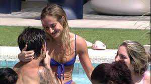 BBB 23: Atriz Bruna Griphao e Gabriel trocam carinhos na piscina 