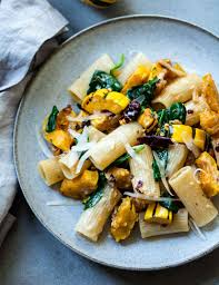 An Easy Elegant Pasta Recipe With Rigatoni Roasted Delicata Squash And Creamy Parmesan Sauce Vegetarian Pasta Autumn Pasta Recipes Fall Pasta Squash Pasta