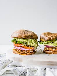 Vegan Gluten Free Plant Based Bbq Burger On A Sweet Potato Bun With Guacamole Tomato Onion Lettuce Sprouts Ricette Cibo Cibo Sano