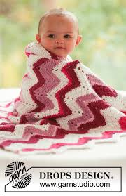 Anleitungen decke häkeln bunt omas häkelquadrate gehäkelte decken diy häkeln regenbogen häkeln muster bastelei amigurumi. Baby Snug Drops Baby 16 24 Kostenlose Hakelanleitungen Von Drops Design