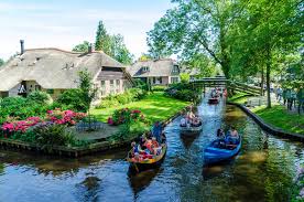 Alles wat u wilt weten over shoppen in giethoorn. Stunning Pictures Of The Most Instagram Worthy Places On Earth Giethoorn Netherlands Places In Europe