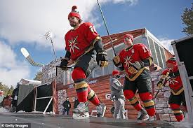 Trad climbing is the name of the game here and notable/large areas include donner summit, lover's leap, woodford's canyon. Day 1 Nhl 0 Melting Ice Delays Outdoor Hockey Game On Lake Tahoe By 8 Hours Eminetra Co Uk