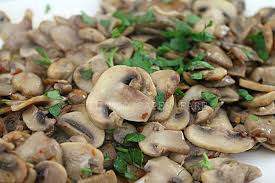 Dopodiché sciacquateli e tamponateli con della carta assorbente, e successivamente tagliateli a pezzi grossolani. Funghi Trifolati In Padella Ricetta Semplice