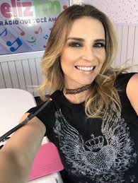 FelizAoVivo com Bianca Pagliarin tá demais! ❤️ Vem se dar bem na rádio que  ama você! 🎉 #Sextou ⚡️👏🏻 WhatsApp (11) 94484-4777 .