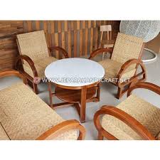 Kursi tamu jati terbuat dari material utama kayu jati yang tidak perlu diragukan lagi kualitasnya, selain sifatnya yang kuat dan tahan banting, kursi kayu jati kursi kayu model ini juga tidak kalah cantik untuk melengkapi keindahan interior ruang tamu dirumahmu. Jual Set Kursi Tamu Antik Jati Sedan Jepara Terbaru Murah