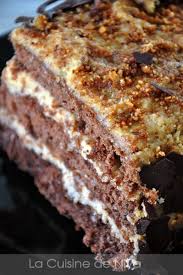 Genoise Au Chocolat Et Mousse De Mascarpone Au Praline Pralinecake Genoise Au Chocolat Et Mousse Almond Snacks Recipes Dessert Recipes Desserts With Biscuits