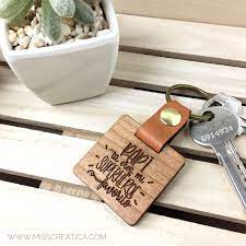 Es comprensible dudar cuando queremos comprar un regalo para el día del padre. Regalo Para El Dia Del Padre Llavero De Madera Grabado Personalizado Miss Creatica Dia Del Padre Regalos Dia Del Padre Llaveros Dia Del Padre