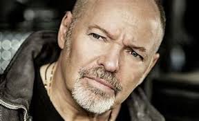 Vasco Rossi fa gli auguri agli studenti con una foto d'epoca: Chi apre al  porta alla scuola, condanna l'ignoranza