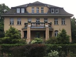 Wer die britzer seeterrassen zum ersten mal besucht, staunt über das beeindruckende designkonzept des restaurants inmitten des britzer gartens. 2 Zimmer Wohnung Zu Vermieten Mohriner Allee 55 12347 Berlin Britz Neukolln Mapio Net