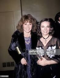 2,976 likes · 1 talking about this. Stefanie Powers And Natalie Wood During 6th Annual People S Choice Awards At Hollywood Palladium In Hollywood California United St Natalie Wood Hollywood Fotos