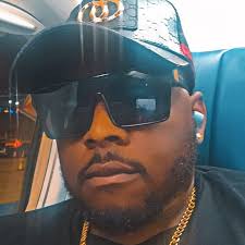 Amid Remy Ma & Eazy The Block Captain seemingly confirming their love,  Claressa Shields has shared some interesting new footage. 👀👀 WATCH:  https://theshaderoom.com/remy-ma-eazy-the-block-captain-confirm-love-heated-rap-battle-watch-video/?utm_source  ...