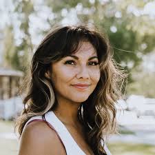 Leanne Larsen (@larsensrealestate) • Instagram photos and videos