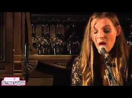 (nach hause) (schon zu weit) (trag mich, schlag mich nieder). Wir Sind Helden Bring Mich Nach Hause Wurzburg 2010 Youtube