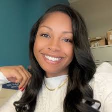 Toni Snow's Instagram, Twitter & Facebook