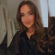 Hollie Sharp's Instagram, Twitter & Facebook