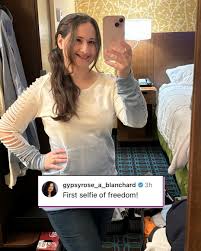 Gypsy Rose Blanchard—who was recently released from prison after seven  years in custody—took to Instagram on Dec. 29 to show off her freedom  feelings in a mirror selfie. eonli.ne3H1mefW : rTrueCrimeDiscussion