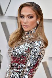The Only Way To See J Lo S Mirrored Oscars Dress Is Up Close Jennifer Lopez Hair Oscar Hairstyles Oscars Beauty