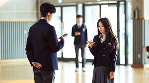 Choi joo won (1994), go min shi (1995), jung ga ram (1993), kim so hyun (1999), lee jae eung (1991), shin they are obsessed with love alarm app lol.wherever they going they will check their love alarm to find who their love. Review Love Alarm Is A Reminder Of How Social Media Harms Teenagers Cinema Escapist