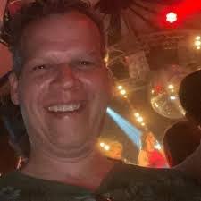 Robert Bongers's Instagram, Twitter & Facebook