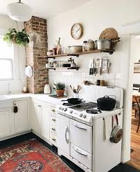 Pin By Resumes De Livres Feel Good On Interior Cottage Kitchen Design Kitchen Remodel Small Retro Home Decor