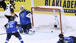 Erich kühnhackl 5 t., helmut steiger 3 t., franz reindl 3 t., ernst höfner. Eishockey Wm Deb Team Ringt Finnland Nieder