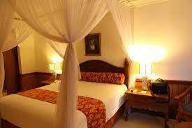Bayi yang masih kecil pasti masih sangat sering buang air di tempat tidur, entah itu buang air kecil ataupun buang air besar. Tempat Tidur Yang Besar Nyaman Hangat Dengan Kelambu Picture Of Keraton Jimbaran Resort Tripadvisor