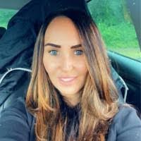 Samantha Clements's Instagram, Twitter & Facebook