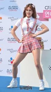 Jun 06, 2021 · idol kelahiran tahun 2001, tentunya masih bisa dibilang cukup muda, dong. Jeon Somi ì ìë¯¸ Lockscreens Kpoplocks Hd Kpop Girls Jeon Somi Girl Body