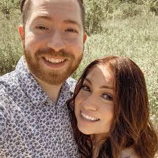 Lori Thomason's Instagram, Twitter & Facebook