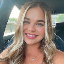 Danielle Stelly (@dns9781)