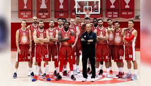 La stagione dell'eurolega è iniziata così allegramente che anche un club così venerabile come il cska nella il cska non si muoverà sicuramente dalla prima linea del campionato regolare di eurolega. Throw The Ball That Starts The Olimpia Milano Euroleague Game Charitystars