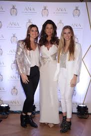 Como diego está en el ojo de la tormenta y muy expuesto todos los días , decidimos pasar la cuarentena en casas. En Familia Y Con Amigos Analia Maiorana Presento Su Nuevo Perfume Mercedes Television