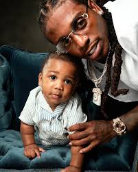 Joyeuse fête des pères à moi, je t'aime au-delà de ce monde, mon fils, tu  m'as rendu tellement plus grand merci , je t'ai récupéré