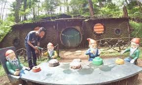 Rumah hobbit paraland resort : 10 Gambar Rumah Hobbit Bandung Harga Tiket Masuk Cikole Lembang Penginapan Hotel Dekat Tempat Wisata Jejakpiknik Com