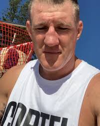 Just showing my mate over in the north of England beautiful Cronulla  @craigkemp1 come say hi one day u might like this better than the North Sea  🤣🤣 #upupcronulla @cartelstoreofficial