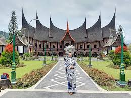 Curug ciputri memiliki tinggi kurang lebih 30 meter dengan kolam yang dapat digunakan untuk berendam. Padang Bukit Tinggi Lawatan Di Pakej Travel Murah Muslim Facebook