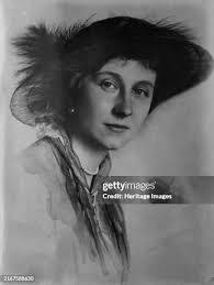 Louise Wilhelm's Instagram, Twitter & Facebook