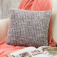 Once you finish, weave in any ends and give your chunky knit pillow a fluff. Loom Knit Throw Pillow Loom Knitting Projects Round Loom Knitting Loom Knitting For Beginners