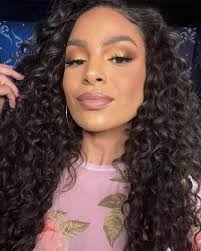 Shiningggg for DC! Glam squad has been smashing it! 🌹 Face: @latisharankin  Hair: @jenniferjocelyn PS: Oooh look mY mAkEuP dOeSn'T MaTcH mY hANdS! 🤪🙄